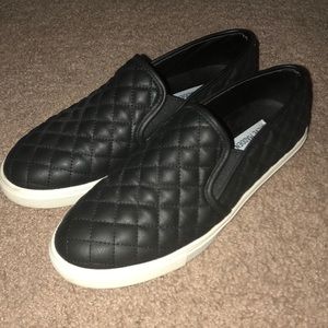 ECENTRCQ Black Steve Madden Slip On Sneaker